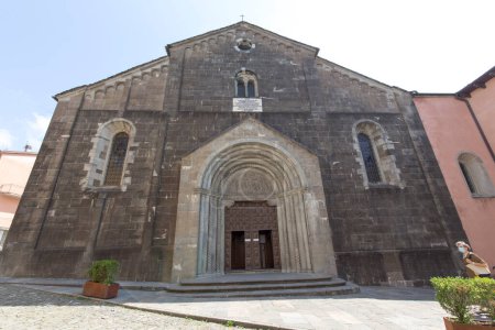 Téléchargez les photos : Lunigiana, Italie - 12 août 2020 : vue sur l'église de Lunigiana - en image libre de droit