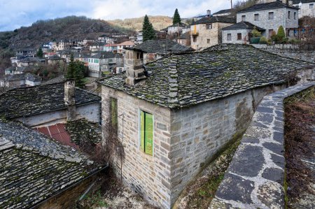 Steinhäuser traditioneller Architektur in Kipoi, in Zagori von Epirus, Griechenland