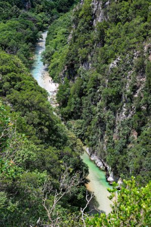 Blick auf die Schlucht an den Acheron-Quellen nahe dem Dorf Glyki in Epirus, Griechenland