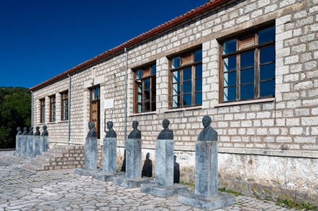 Blick auf das Nationale Widerstandsmuseum in Alt-Viniani, Evrytania in Mittelgriechenland