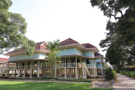 Téléchargez les photos : The Mrigadayavan Palace (Marukhathaiyawan castle) is beautiful and faomus at Hua hin, Thailand - en image libre de droit
