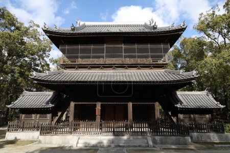 Téléchargez les photos : Fukuoka, Japon - 28 JANVIER 2023 : Le Temple Zen Shofukuji est vieux et célèbre en gion, Fukuoka, Japon - en image libre de droit