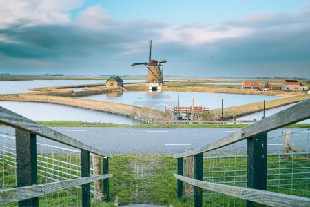 Niederländisches Erbe Windmühle "Het Noord" auf der Insel Texel in der Unesco-Wattenmeerlandschaft in den Niederlanden