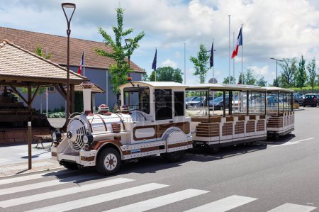 Foto de Turismo locomotora de vapor en la comuna de Eguisheim Francia - Imagen libre de derechos