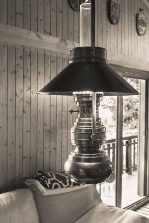 Foto de Hermosa lámpara de queroseno vintage de cerca - Imagen libre de derechos
