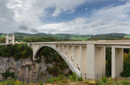 Schöne zwei Brücken von La Caille Frankreich