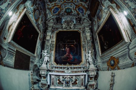 Téléchargez les photos : Magnifique intérieur de la cathédrale Sainte-Catherine de Palerme avec peintures, fresques et sculptures - en image libre de droit