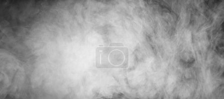 Téléchargez les photos : Fumée sur fond noir. Texture abstraite brouillard ou vapeur. - en image libre de droit