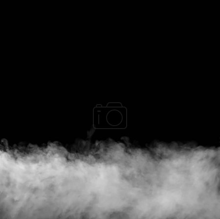 Téléchargez les photos : Smoke over black background. Fog or steam abstract dark texture pattern. - en image libre de droit