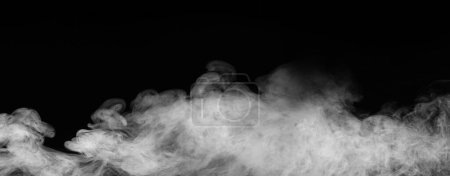 Téléchargez les photos : Smoke over black background. Fog or steam abstract dark texture pattern. - en image libre de droit