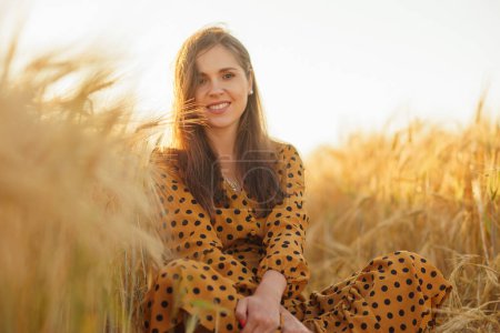 Photo for Close-up portrait of beautiful young woman in a countryside field. Female face in the rays of sunset. Concept of freedome and happiness. - Royalty Free Image