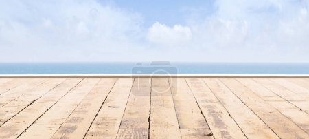 Foto de Muelle de madera, mar exótico y cielo azul. Hermoso fondo de verano. Concepto de vacaciones y viajes
. - Imagen libre de derechos
