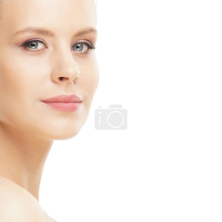 Téléchargez les photos : Close-up portrait of beautiful, fresh, healthy and sensual girl over isolated white background - en image libre de droit