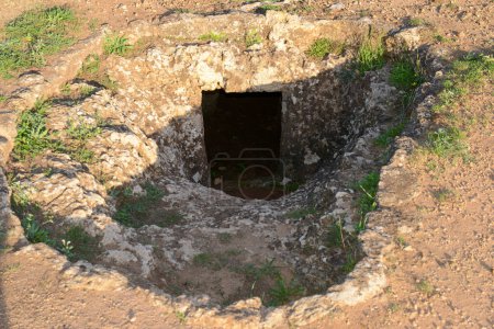 Téléchargez les photos : Vue sur la nécropole d'Anghelu Ruju en Sardaigne en Italie - en image libre de droit