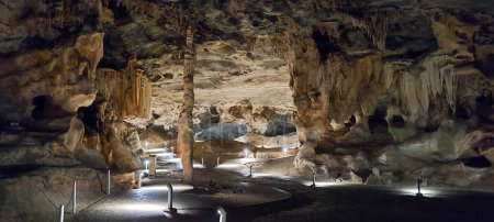 Foto de Vista en la cueva de Cango en Sudáfrica - Imagen libre de derechos