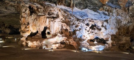 Téléchargez les photos : Vue à la grotte de Cango sur l'Afrique du Sud - en image libre de droit