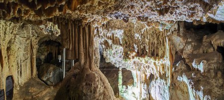 Foto de Vista en la cueva de Cango en Sudáfrica - Imagen libre de derechos
