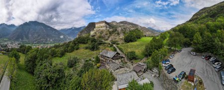 Foto de Drone vista en el castillo de Verres en Aosta velley en Italia - Imagen libre de derechos