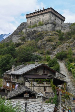 Foto de Vista en el castillo de Verres en Aosta velley en Italia - Imagen libre de derechos