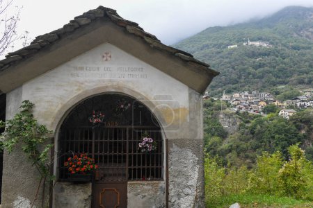 Téléchargez les photos : Maisons traditionnelles sur la vallée d'Aoste en Italie - en image libre de droit