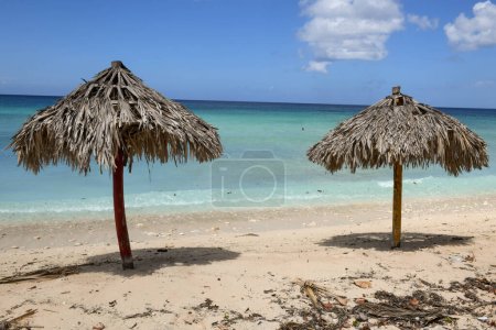 Téléchargez les photos : Vue du front de mer de la plage d'Ancon près de Tirinidad à Cuba - en image libre de droit