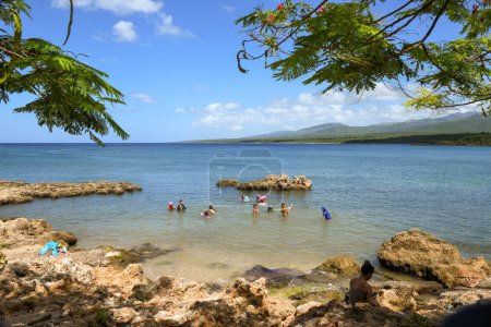 Foto de La Boca, Cuba - 14 de agosto de 2023: el paseo marítimo en La Boca cerca de Tirinidad en Cuba - Imagen libre de derechos