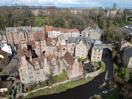 Téléchargez les photos : Édimbourg, Écosse - 30 mars 2024 : vue sur un drone au village Dean à Édimbourg en Écosse - en image libre de droit