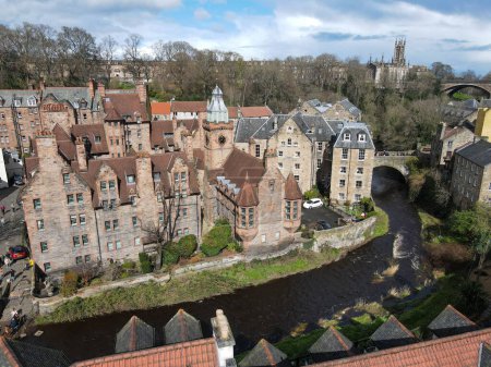 Téléchargez les photos : Édimbourg, Écosse - 30 mars 2024 : vue sur un drone au village Dean à Édimbourg en Écosse - en image libre de droit