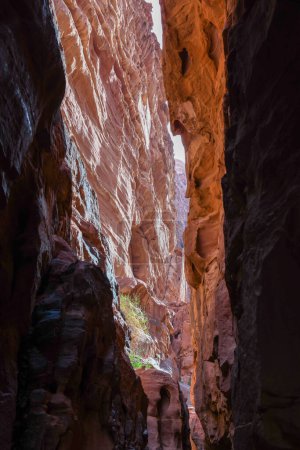 Téléchargez les photos : Canyon de Wadi désert de rhum sur la Jordanie - en image libre de droit