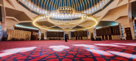 Foto de Ammán, Jordania - 25 de enero de 2024: Interiores de la Mezquita Rey Abdullah I en Ammán, Jordania - Imagen libre de derechos