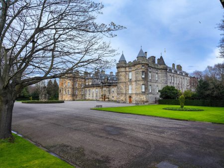 Blick auf den Palast von Holyroodhouse in Edinburgh in Schottland