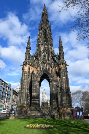 Blick auf das Scott-Denkmal in Edinburgh in Schottland