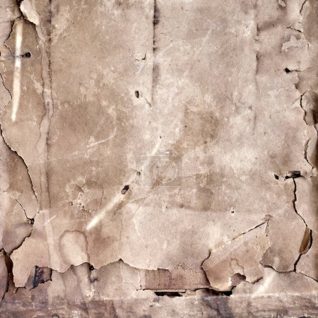 Foto de Antigua superficie de papel texturizado con arrugas y bordes rotos, exudando un ambiente histórico y antiguo. - Imagen libre de derechos