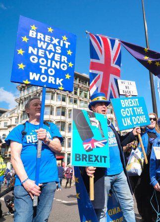 Foto de Londres, Reino Unido. 23 de septiembre 2023. Steve Bray, partidario a favor de la UE - Detenga el Brexit entre la multitud, en el mitin anti-Brexit National Rejoin de marzo en Londres, pidiendo que el Reino Unido se reincorpore a la Unión Europea. - Imagen libre de derechos