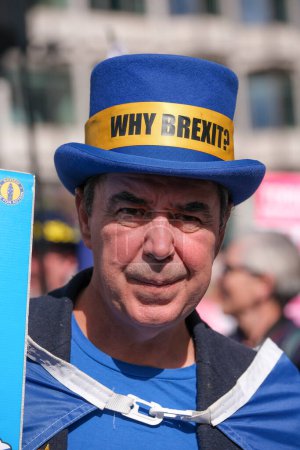 Foto de Londres, Reino Unido. 23 de septiembre 2023. Steve Bray, partidario a favor de la UE - Stop Brexit, en el mitin anti-Brexit National Rejoin de marzo en Londres, pidiendo que el Reino Unido se reincorpore a la Unión Europea. - Imagen libre de derechos