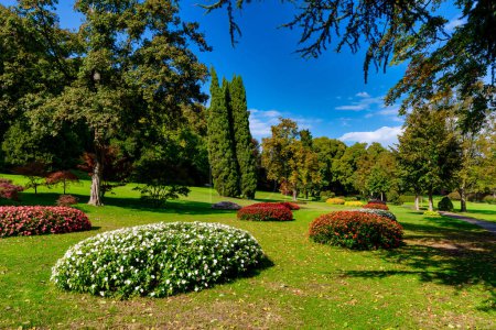 Sigurt Park Panoramablick. Es ist ein naturalistischer Park von 600.000 Quadratmetern, der 1978 der Öffentlichkeit zugänglich gemacht wurde. Valeggio sul Mincio, Verona, Italien. 