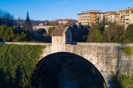 Foto de Puente de Cecco (Ponte di Cecco) vista. Ascoli Piceno, Italia. - Imagen libre de derechos