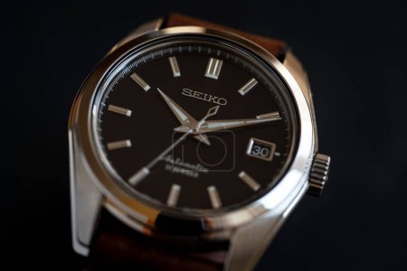 Téléchargez les photos : BOLOGNA, ITALIE - OCTOBRE 2021 : Seiko SARB033 montre robe. Seiko est une société japonaise fabriquant des produits horlogers, des instruments de précision et de la mécanique. Éditorial illustratif. - en image libre de droit