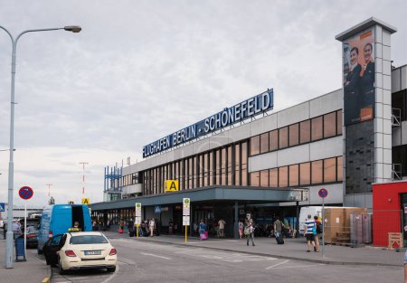 Téléchargez les photos : BERLIN, ALLEMAGNE - AOÛT 2017 : Aéroport international de Schoenefeld, deuxième plus grand aéroport de Berlin après Tegel. - en image libre de droit