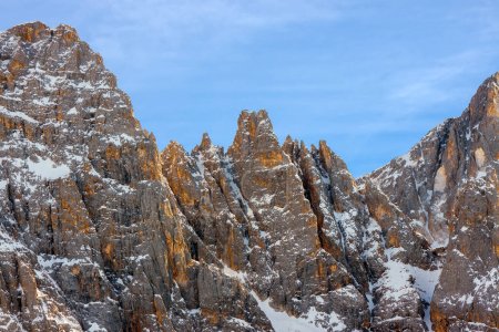 Foto de Fassa Dolomites: algunos picos del grupo Pale di San Martino vistos desde Val Venegia, Trentino. - Imagen libre de derechos