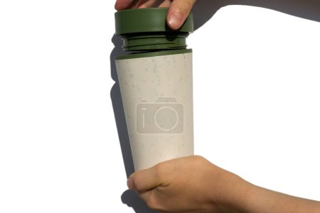 Téléchargez les photos : Tasse à café réutilisable. Recharge. Utilisation durable. Concept zéro déchet. - en image libre de droit