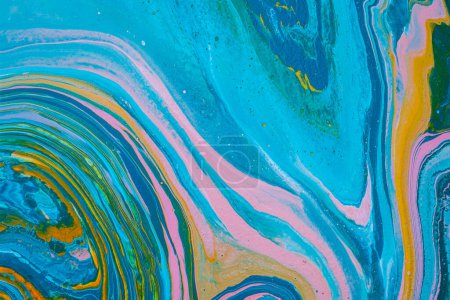 Téléchargez les photos : Peinture moderne d'art fluide. Texture abstraite en marbre décoratif. Fond avec acrylique liquide. Peintures mixtes pour affiche ou papier peint. Couleurs blanc, rose, bleu, vert, jaune, moutarde et turquoise. - en image libre de droit
