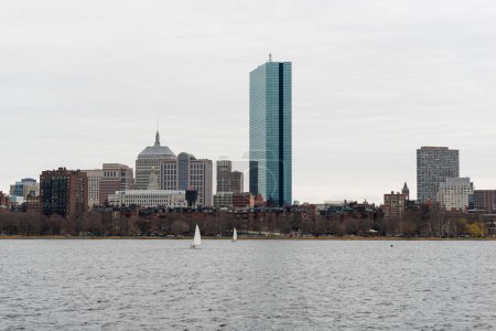 Foto de El horizonte de Boston, visto desde Cambridge a principios de la primavera, Massachusetts, EE.UU. - Imagen libre de derechos