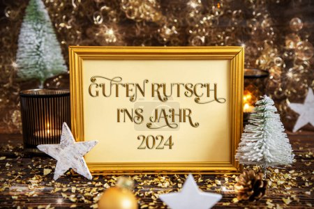 Téléchargez les photos : Cadre doré avec texte allemand Guten Rutsch Ins Jahr 2024, signifie bonne année 2024 en anglais, décoration de Noël dorée et scintillante, fond d'hiver - en image libre de droit