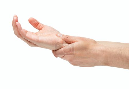 Hände eines jungen Mannes, der unter Schmerzen in Handgelenken mit weißem Hintergrund leidet