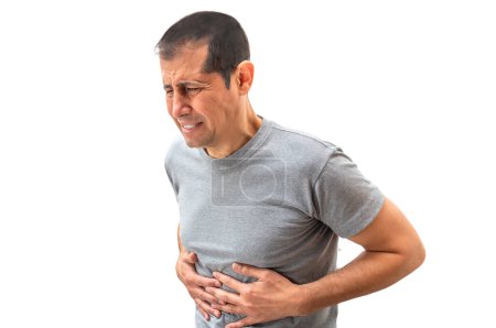 Foto de Hombre que sufre de calambres estomacales con fondo blanco - Imagen libre de derechos