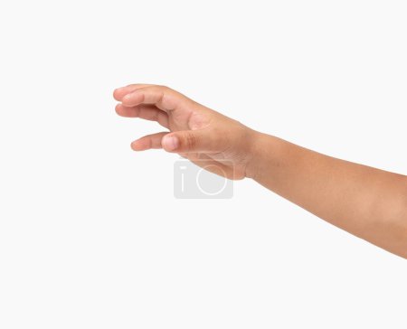 Téléchargez les photos : Gros plan d'une main d'enfant avec geste d'attraper sur un fond blanc - en image libre de droit