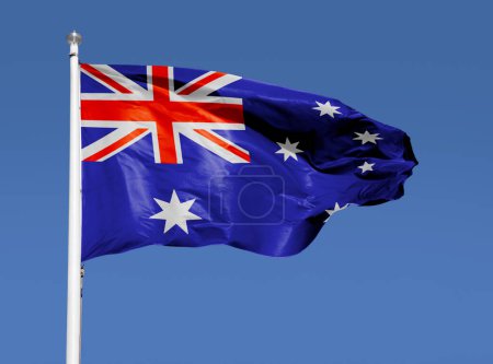 Australier von Amerika weht im Wind mit blauem Himmel