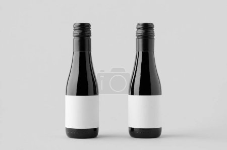 Téléchargez les photos : Petite maquette de bouteille de vin rouge. Bourgogne, alsace, forme de rhône. - en image libre de droit