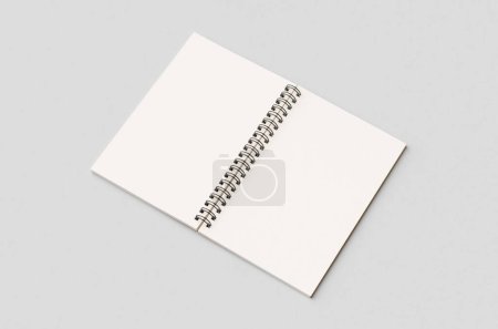 Foto de Blanco en blanco dentro de una maqueta de cuaderno en espiral kraft. - Imagen libre de derechos
